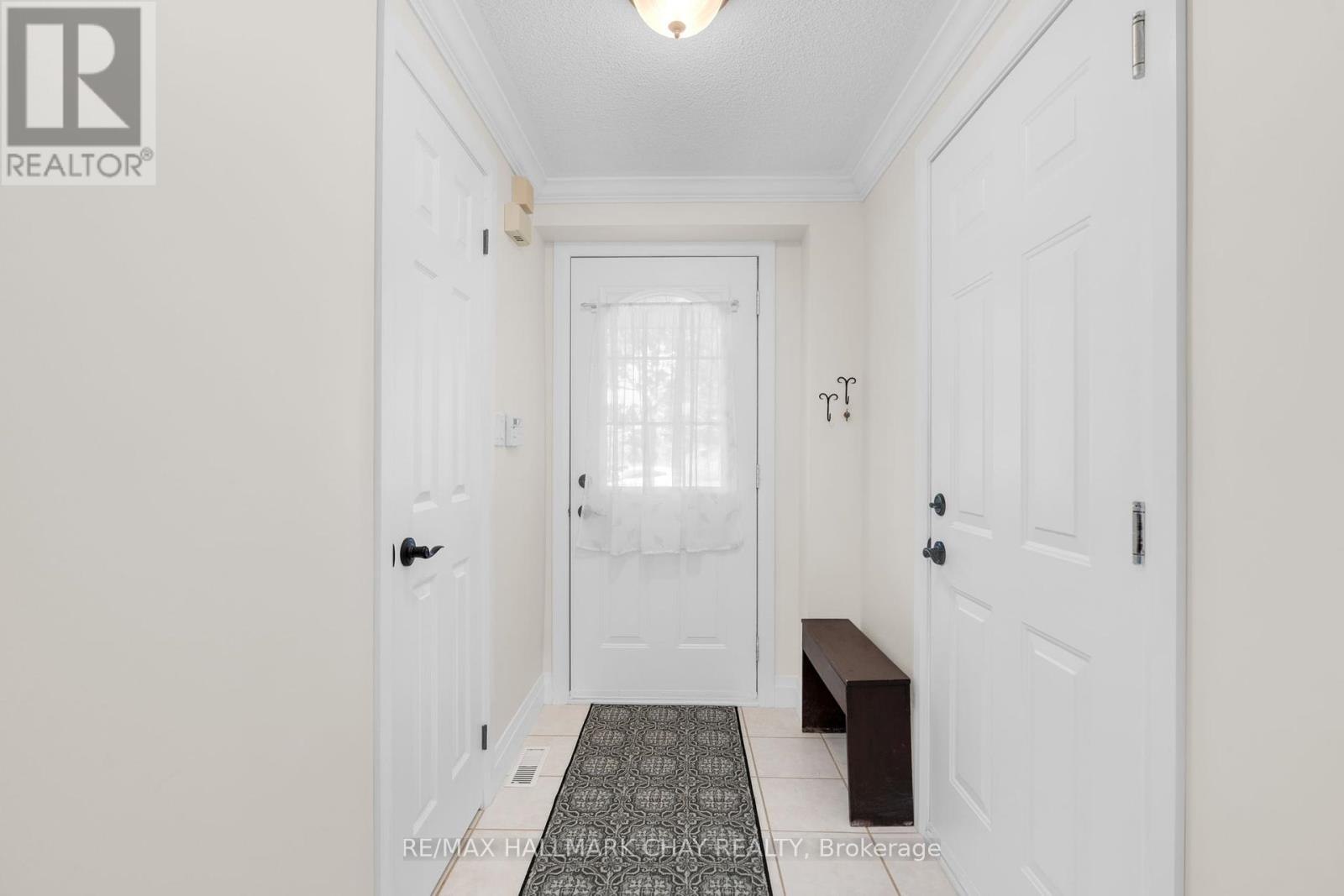 133 Cheltenham Road, Barrie (Georgian Drive), Ontario  L4M 6S6 - Photo 4 - S12202564