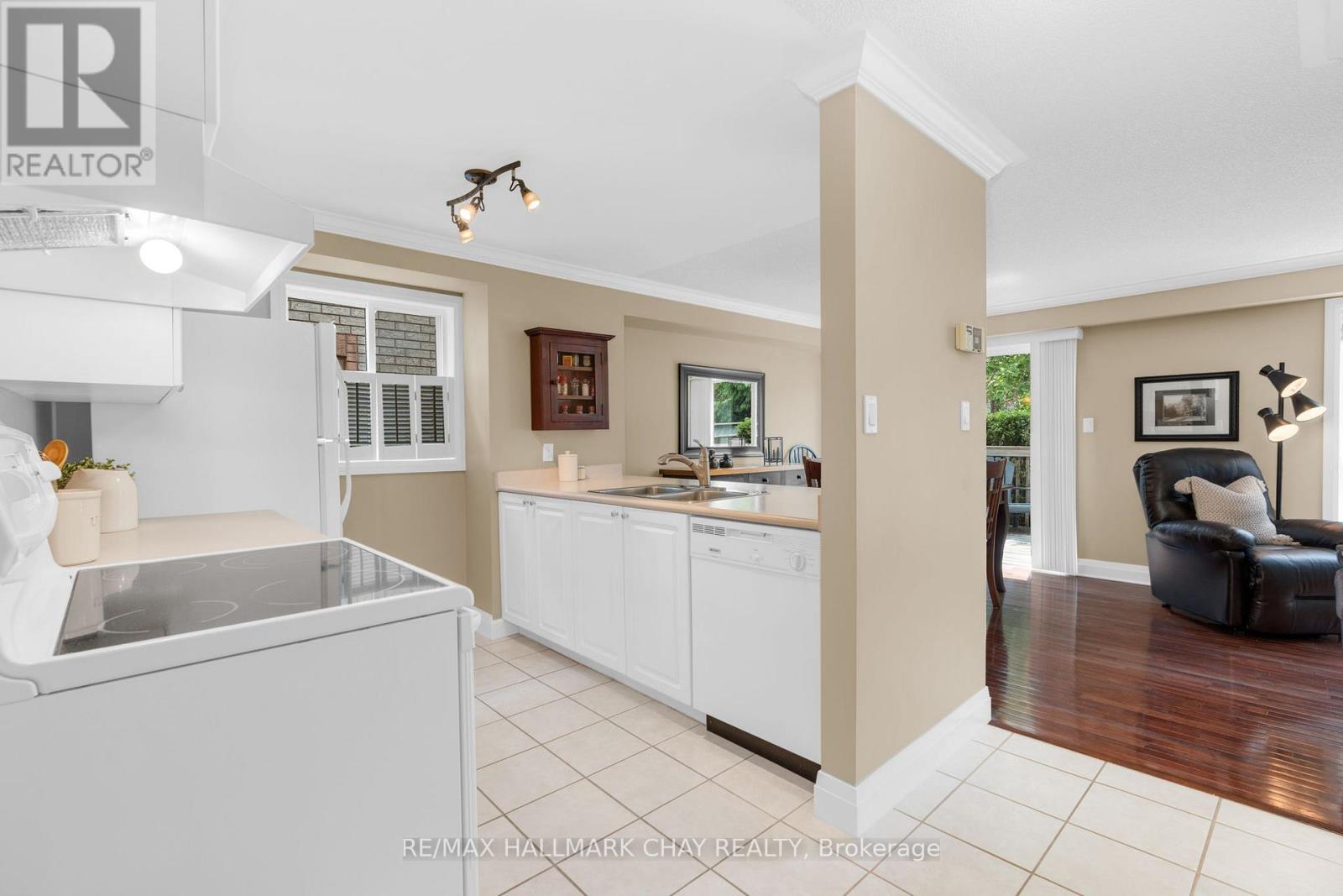 133 Cheltenham Road, Barrie (Georgian Drive), Ontario  L4M 6S6 - Photo 6 - S12202564