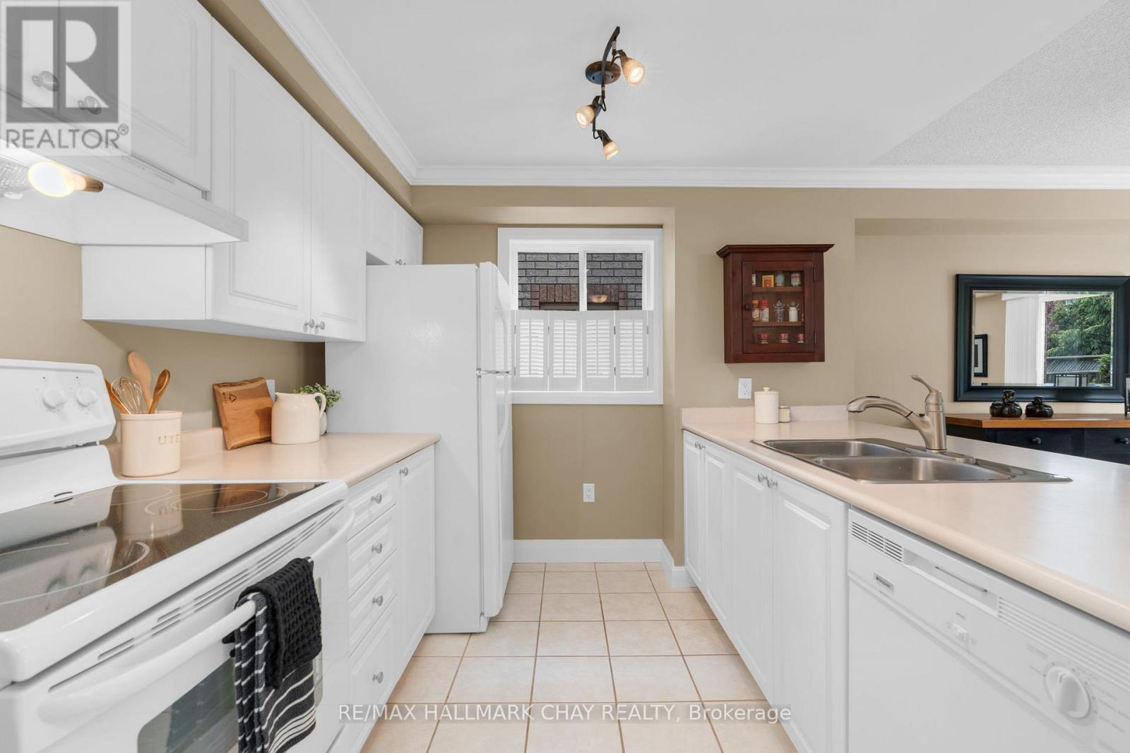 133 Cheltenham Road, Barrie (Georgian Drive), Ontario  L4M 6S6 - Photo 7 - S12202564
