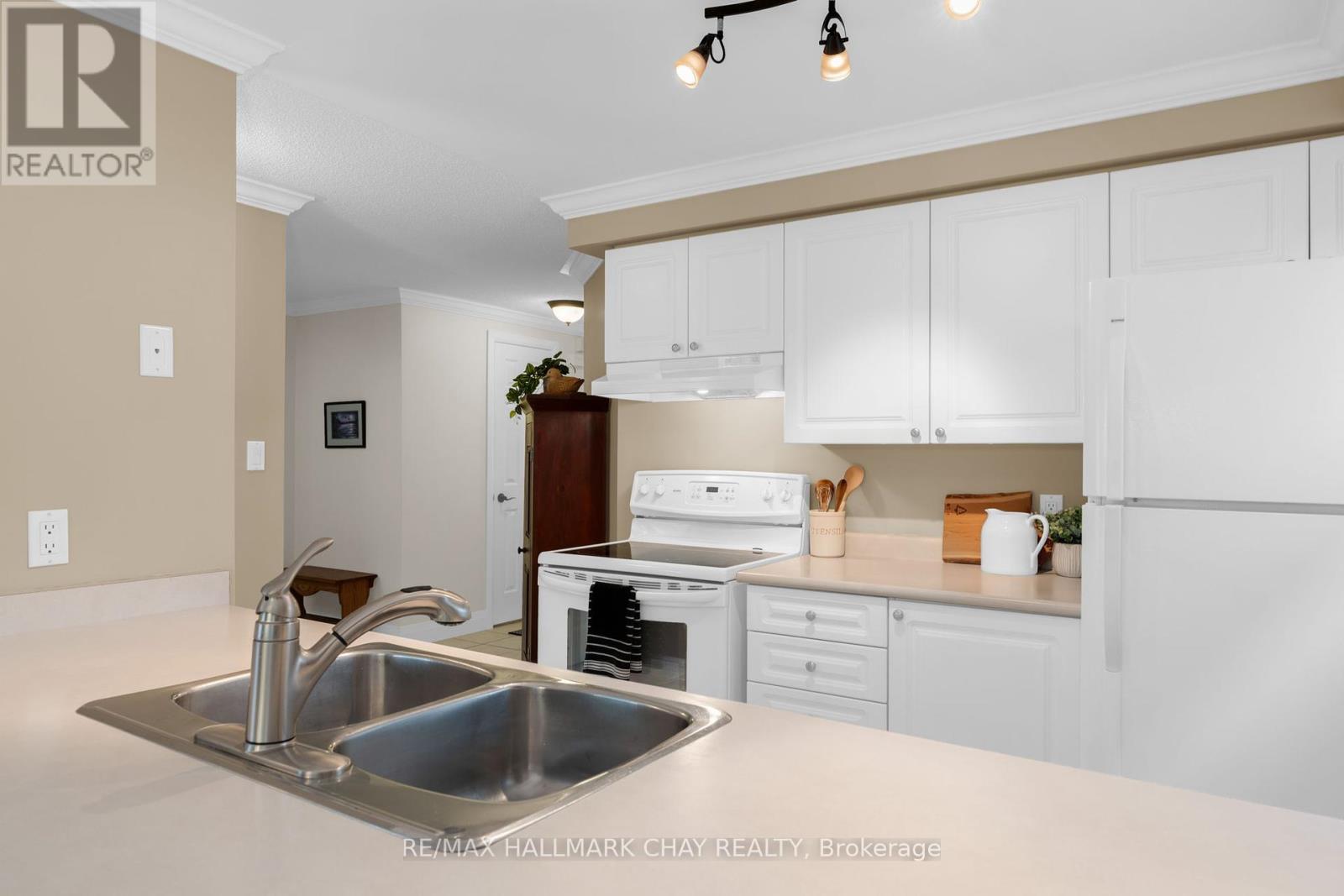 133 Cheltenham Road, Barrie (Georgian Drive), Ontario  L4M 6S6 - Photo 8 - S12202564