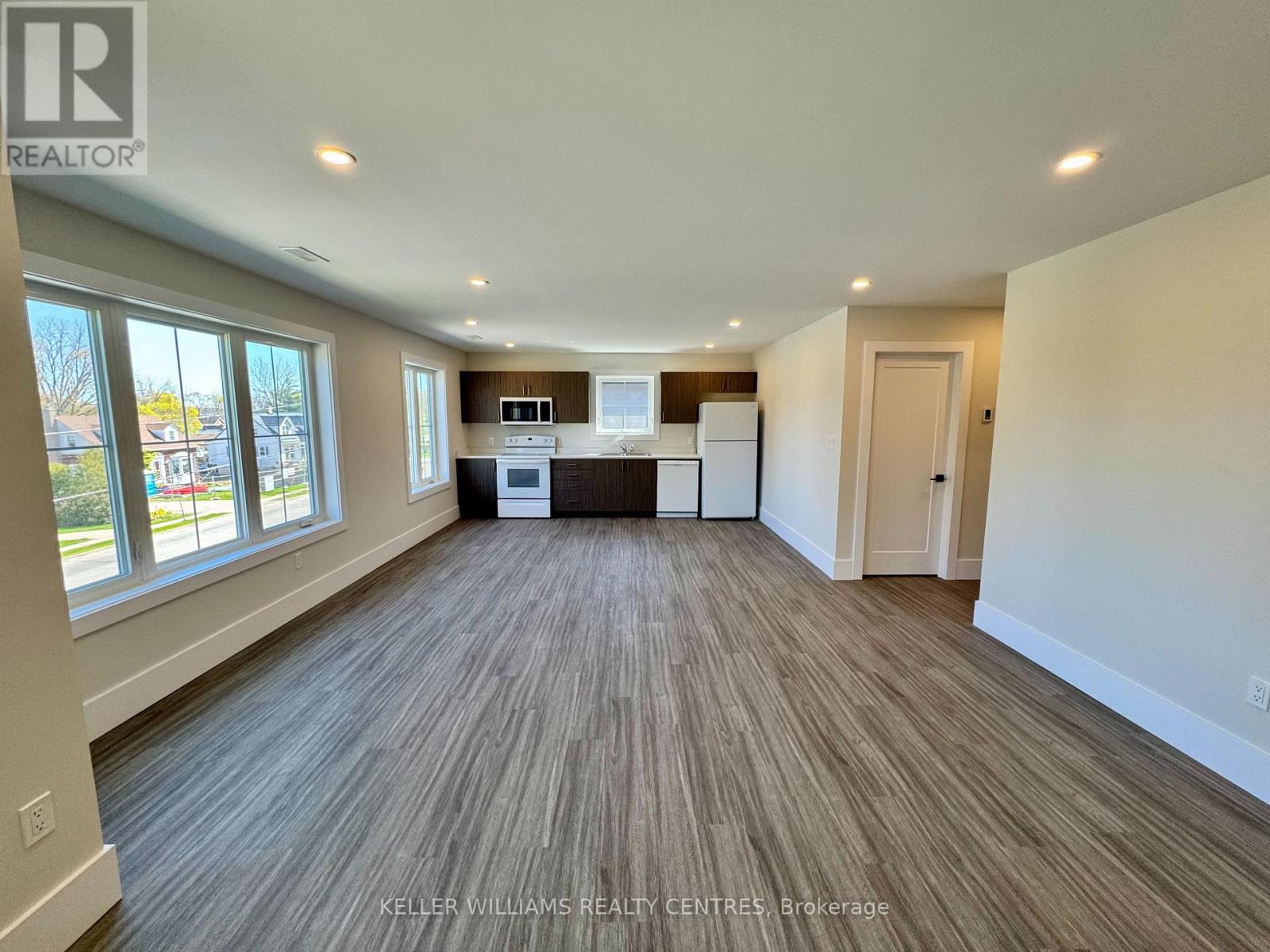 Upper - 63 Holgate Street, Barrie (Allandale), Ontario  L4N 2T8 - Photo 4 - S12202577