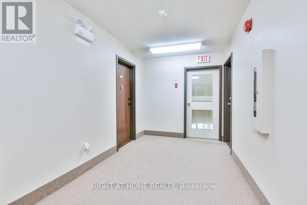B6 - 179 Edgehill Drive, Barrie, Ontario  L4N 1L9 - Photo 3 - S12202661