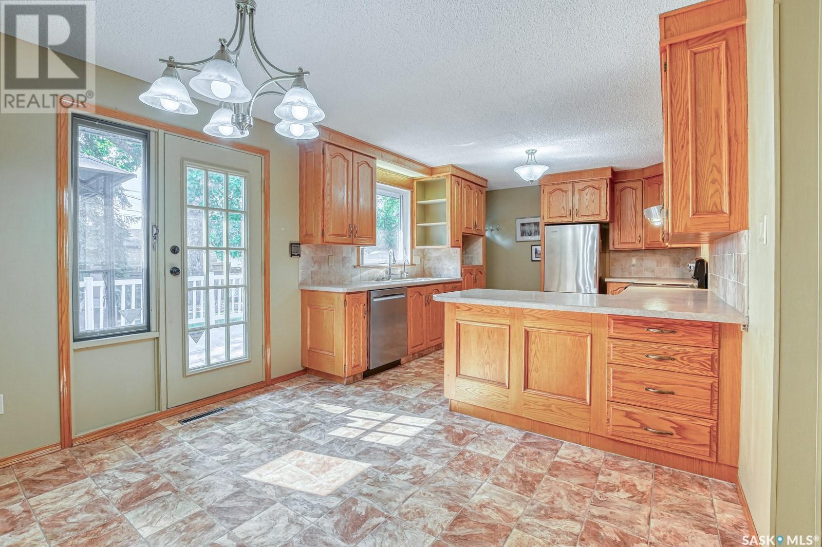 901 Shannon Road, Regina, Saskatchewan  S4S 5K3 - Photo 10 - SK008589