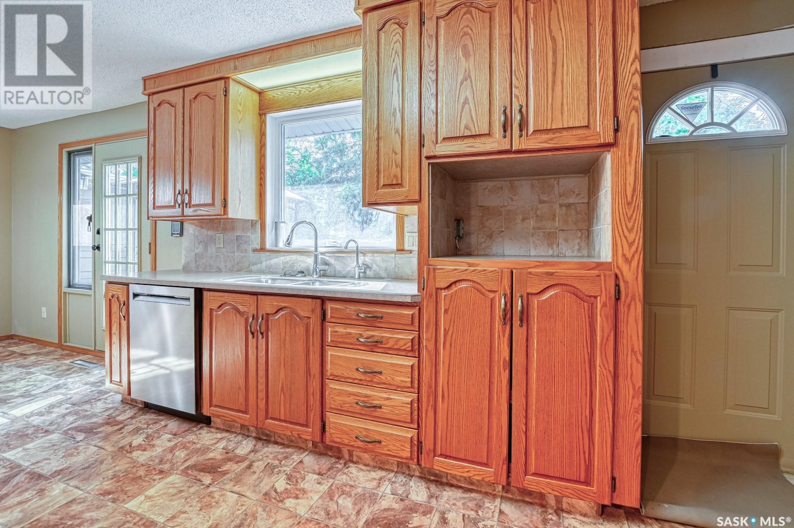 901 Shannon Road, Regina, Saskatchewan  S4S 5K3 - Photo 14 - SK008589
