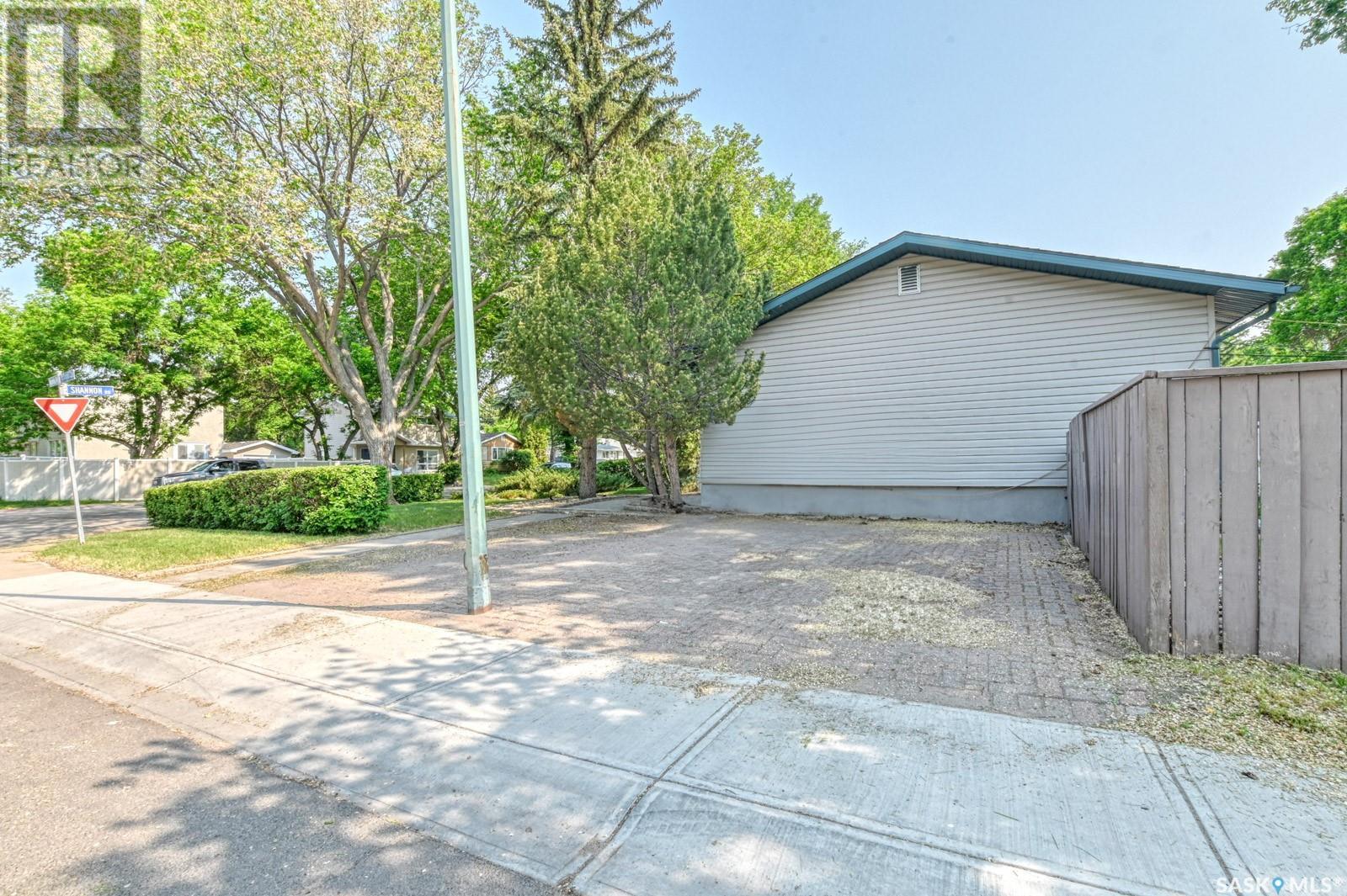 901 Shannon Road, Regina, Saskatchewan  S4S 5K3 - Photo 36 - SK008589