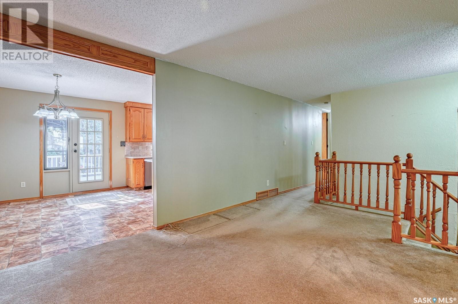 901 Shannon Road, Regina, Saskatchewan  S4S 5K3 - Photo 9 - SK008589