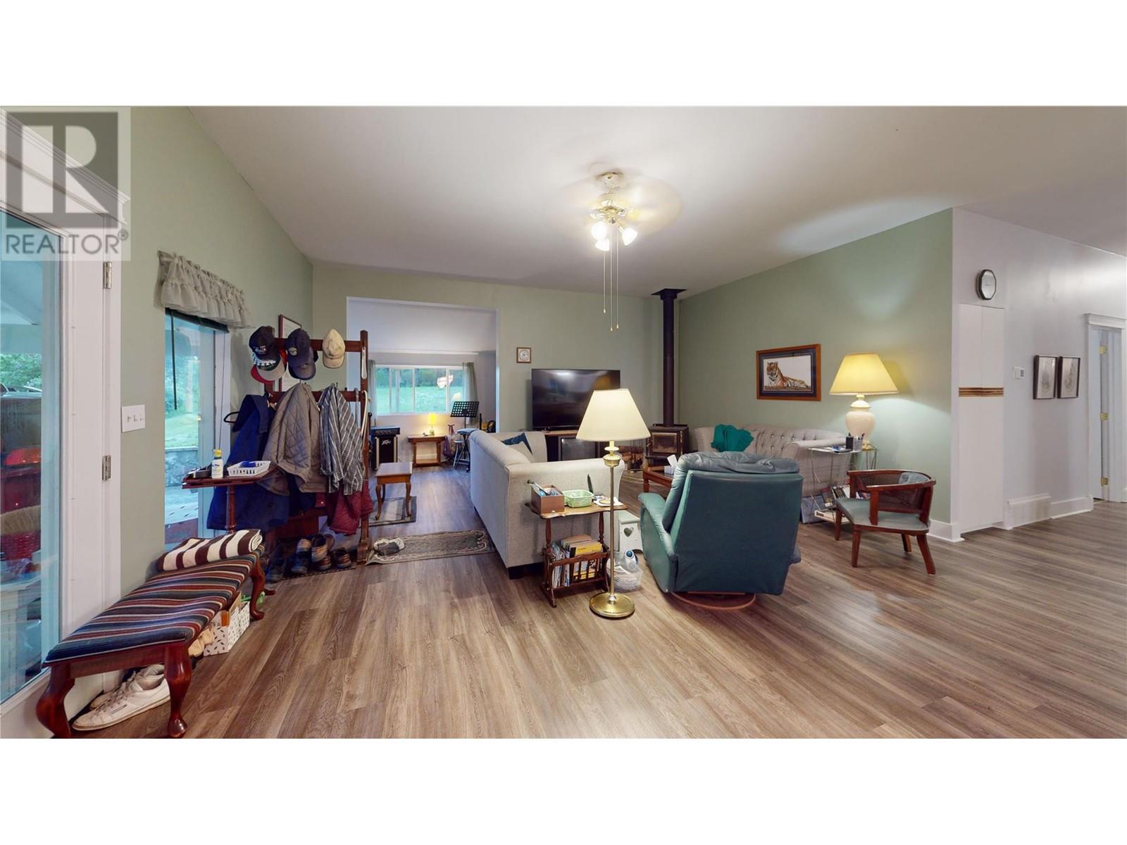 3320 Jackson Road, Canyon, British Columbia  V0B 1C1 - Photo 13 - 10349938