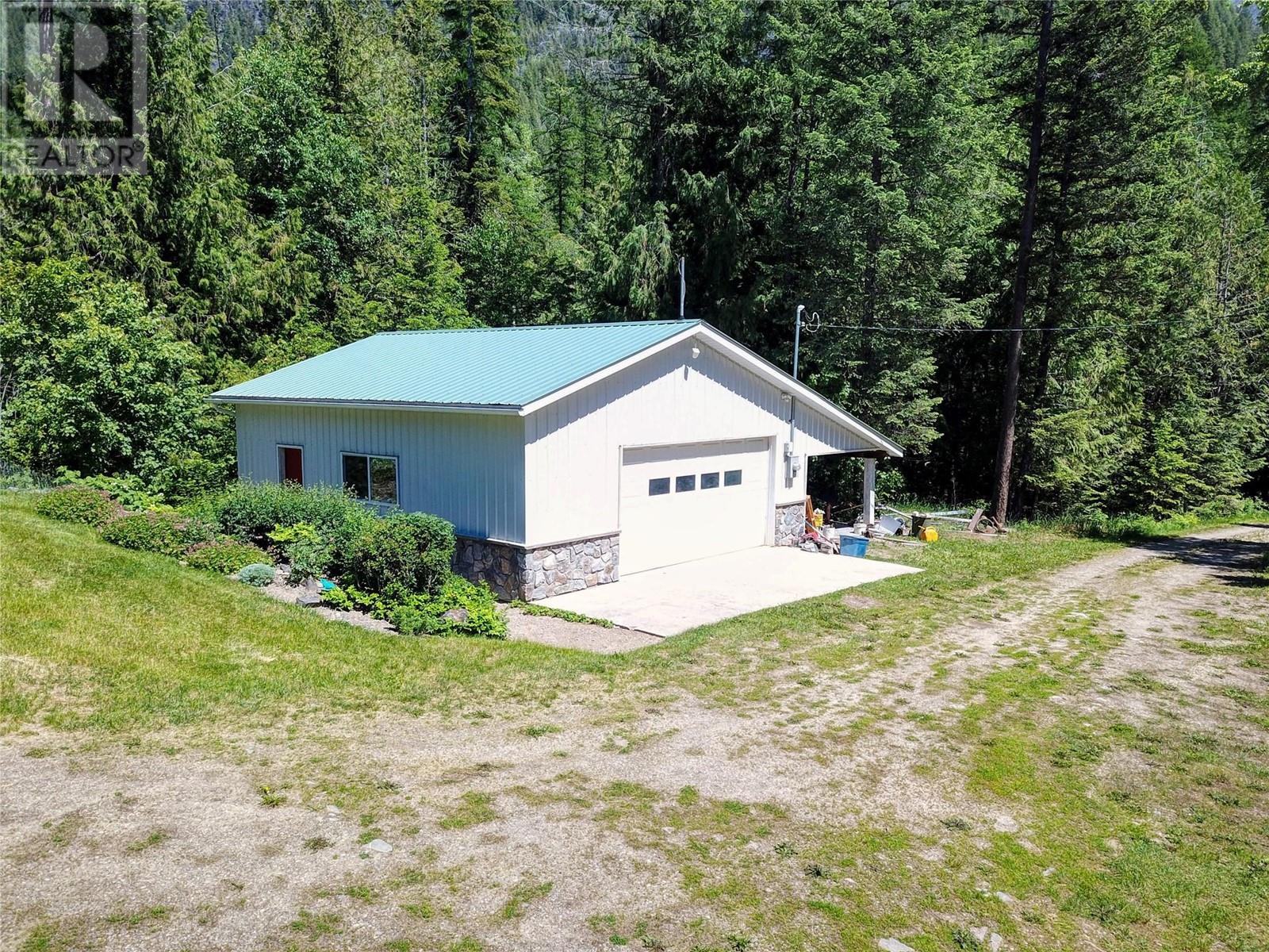3320 Jackson Road, Canyon, British Columbia  V0B 1C1 - Photo 6 - 10349938