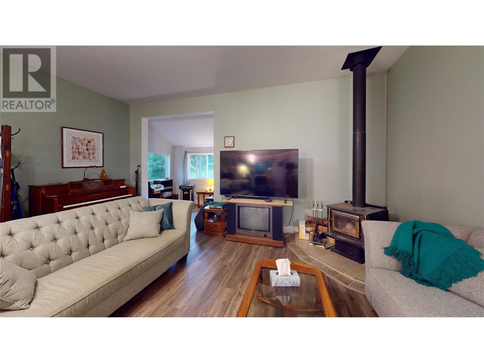 3320 Jackson Road, Canyon, British Columbia  V0B 1C1 - Photo 15 - 10349938