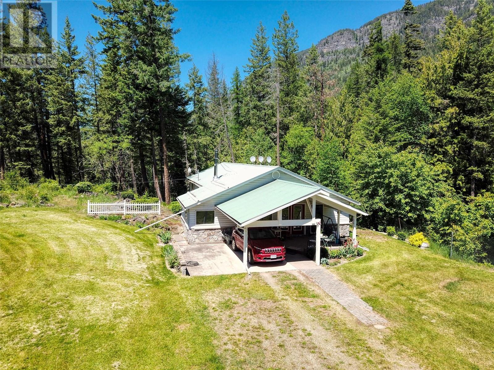 3320 Jackson Road, Canyon, British Columbia  V0B 1C1 - Photo 2 - 10349938