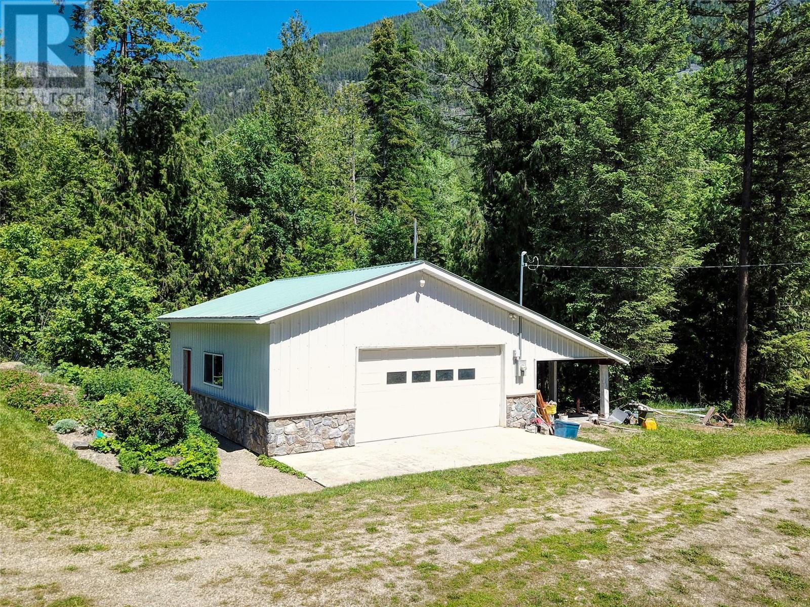 3320 Jackson Road, Canyon, British Columbia  V0B 1C1 - Photo 5 - 10349938