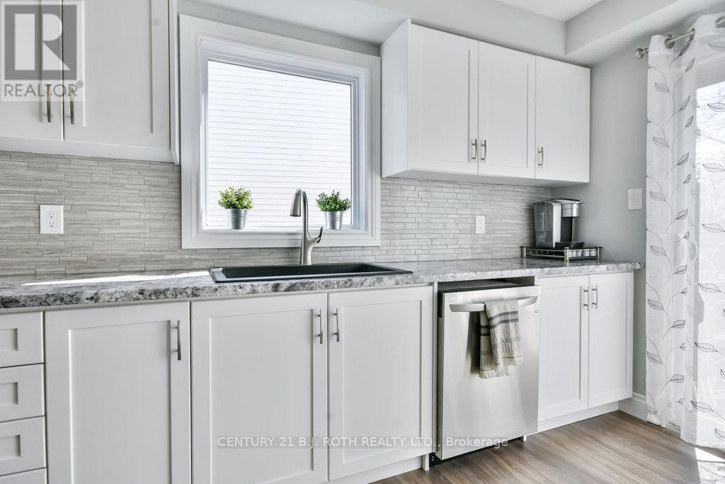 695 Candaras Street, Innisfil, Ontario  L9S 2G9 - Photo 14 - N12162820