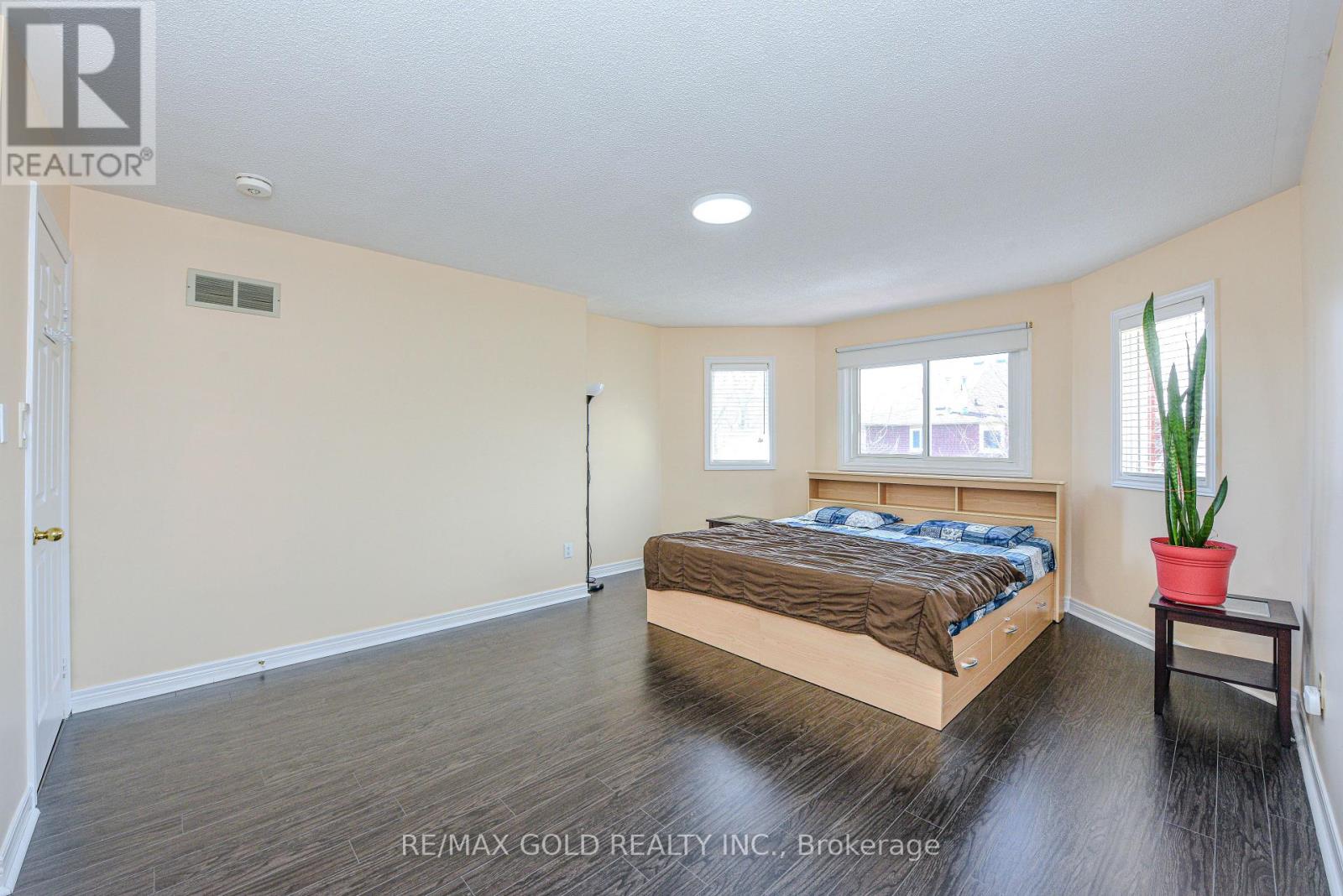 6828 Gracefield Drive, Mississauga, Ontario  L5N 6T6 - Photo 14 - W12196948
