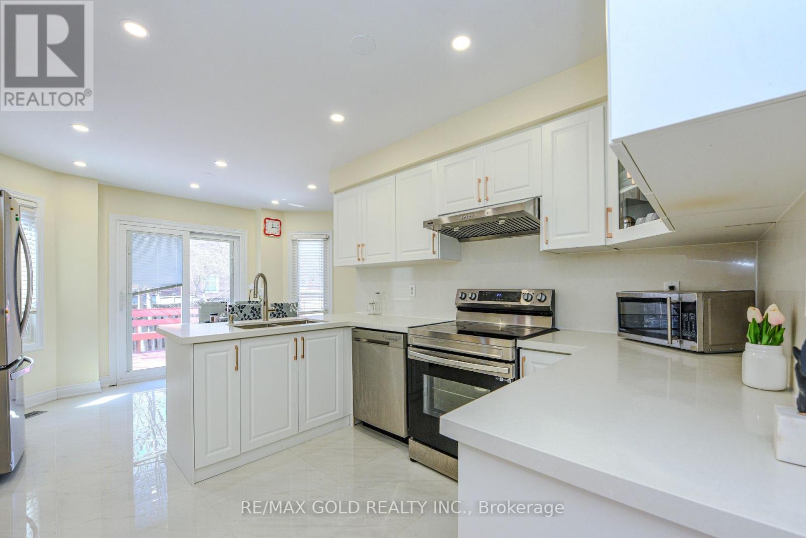 6828 Gracefield Drive, Mississauga, Ontario  L5N 6T6 - Photo 6 - W12196948