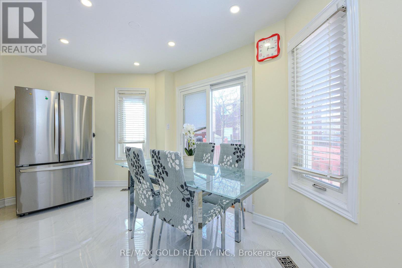 6828 Gracefield Drive, Mississauga (Lisgar), Ontario  L5N 6T6 - Photo 8 - W12196948