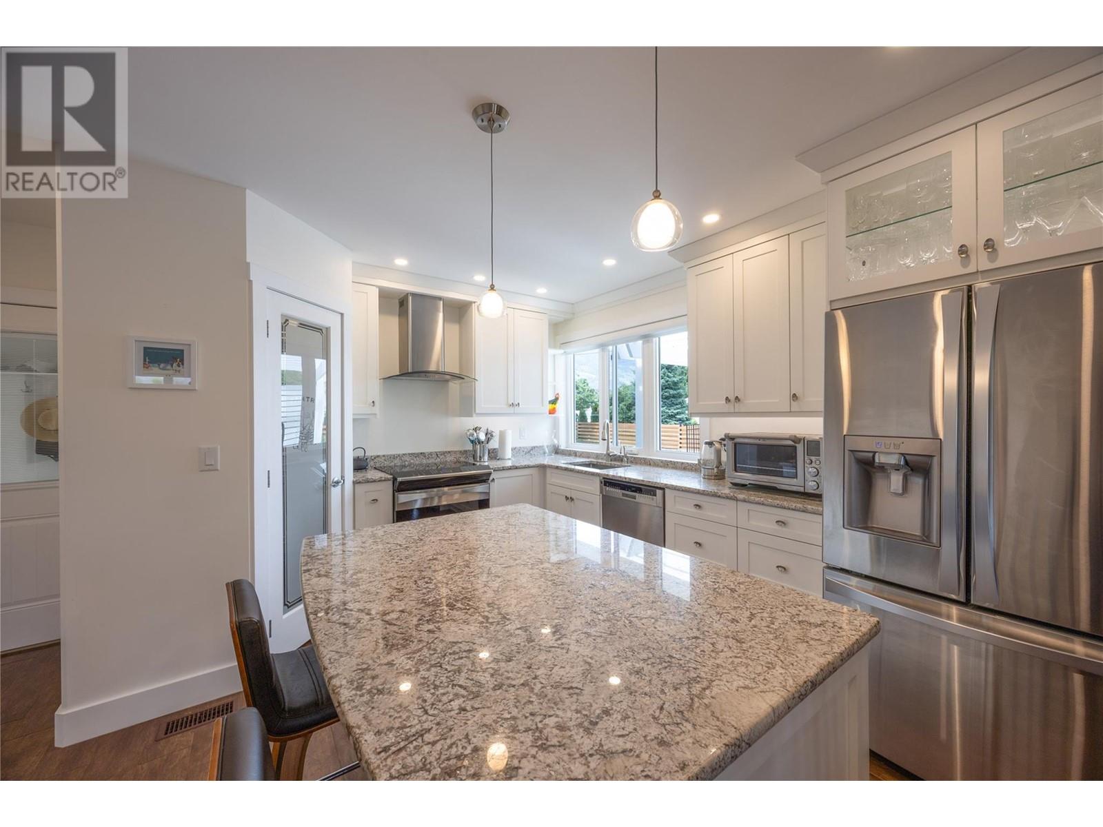 5609 Yarrow Street, Oliver, British Columbia  V0H 1T9 - Photo 8 - 10351075