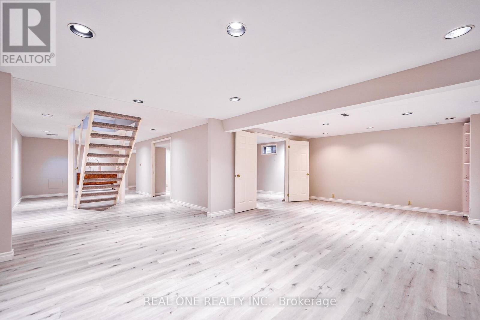 1321 Monks Passage, Oakville, Ontario  L6M 1K6 - Photo 35 - W12202560