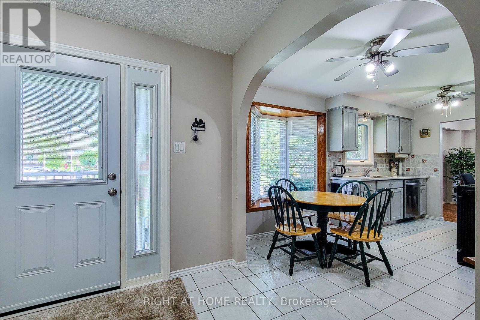 550 Hayward Crescent, Milton, Ontario  L9T 4P9 - Photo 5 - W12202583