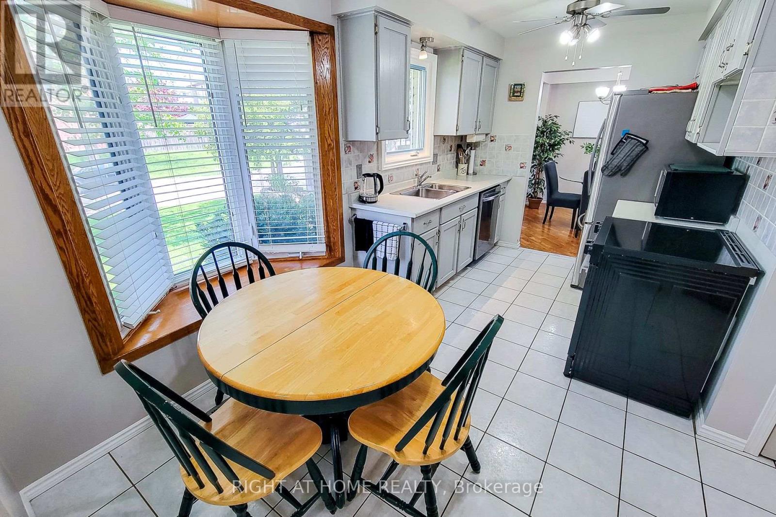 550 Hayward Crescent, Milton, Ontario  L9T 4P9 - Photo 6 - W12202583