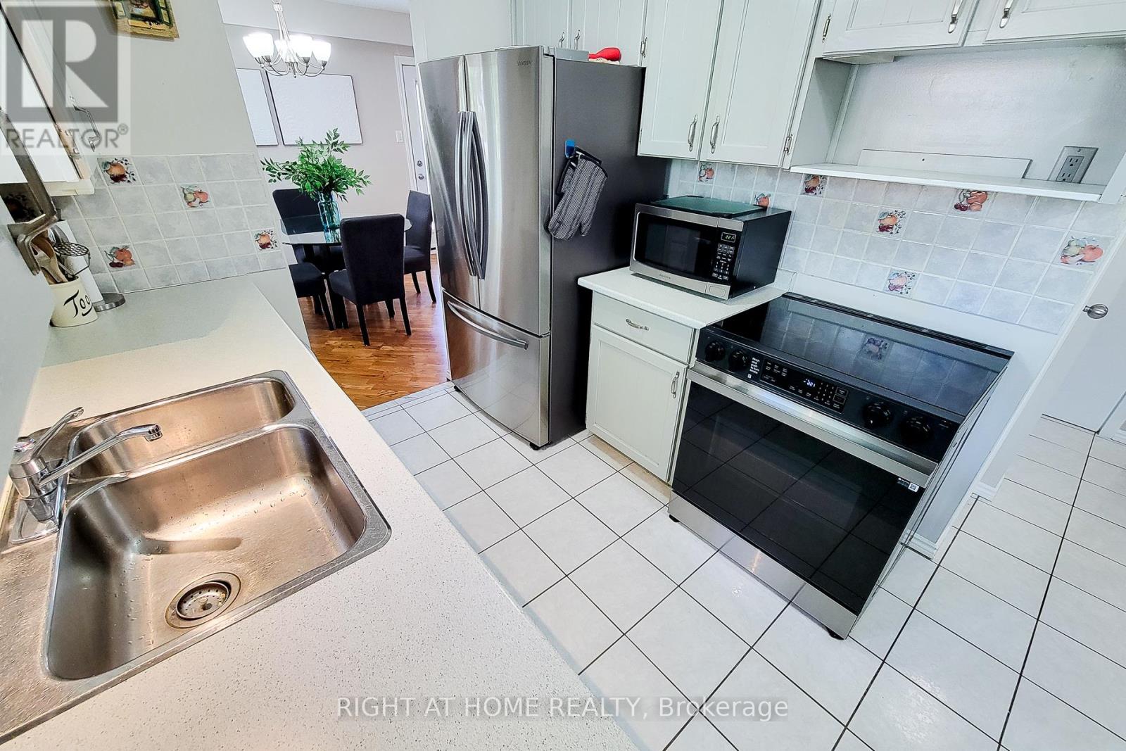 550 Hayward Crescent, Milton, Ontario  L9T 4P9 - Photo 8 - W12202583
