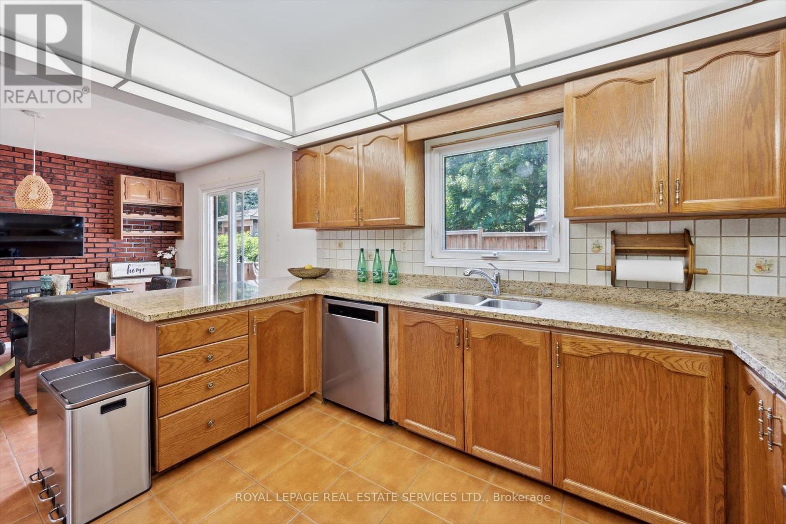 117 Warner Drive, Oakville, Ontario  L6L 6G7 - Photo 12 - W12202634