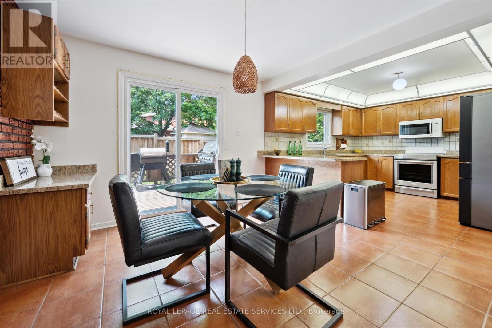 117 Warner Drive, Oakville, Ontario  L6L 6G7 - Photo 15 - W12202634