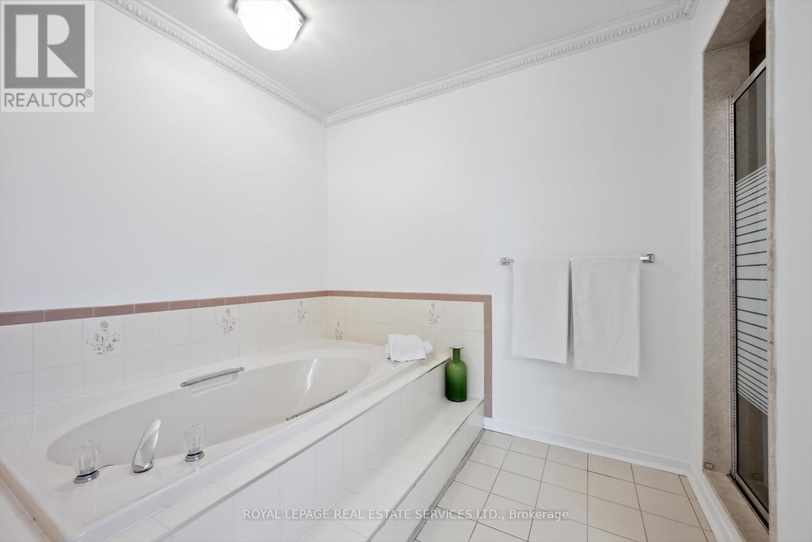 117 Warner Drive, Oakville, Ontario  L6L 6G7 - Photo 26 - W12202634