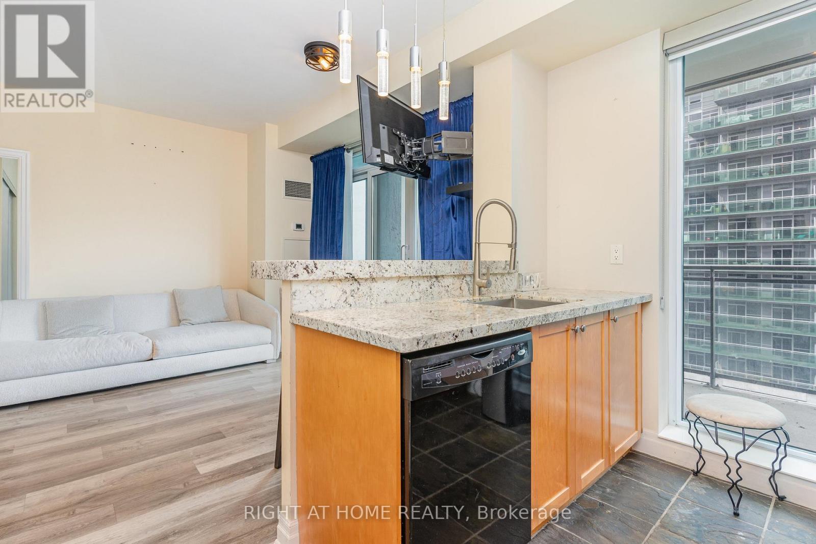 2101 - 2121 Lake Shore Boulevard W, Toronto (Mimico), Ontario  M8V 4E9 - Photo 7 - W12202643