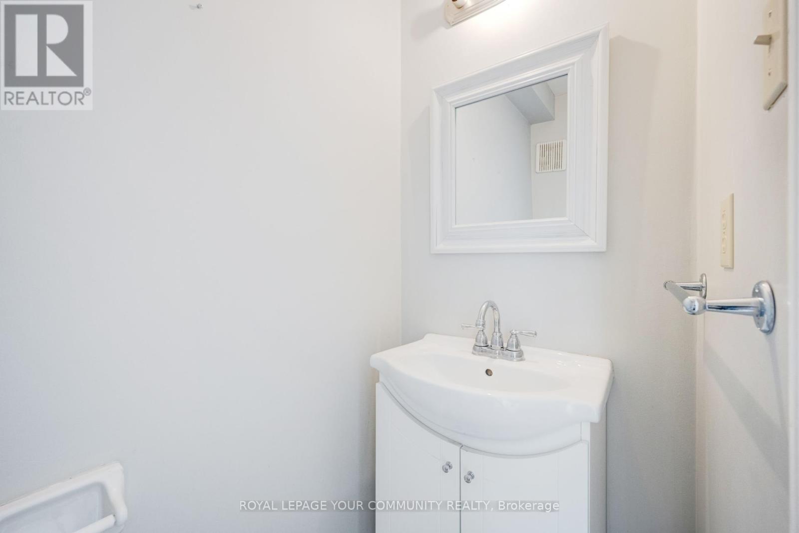 17 Wylie Circle, Halton Hills, Ontario  L7G 5M1 - Photo 10 - W12202675