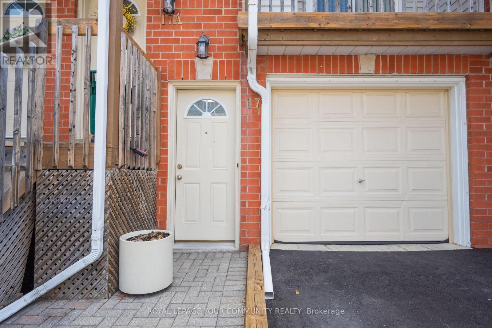 17 Wylie Circle, Halton Hills, Ontario  L7G 5M1 - Photo 2 - W12202675