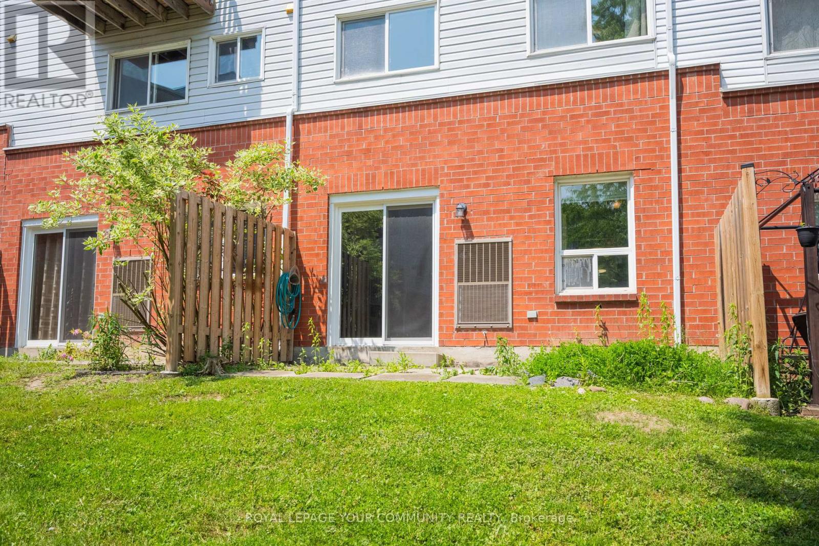17 Wylie Circle, Halton Hills, Ontario  L7G 5M1 - Photo 3 - W12202675
