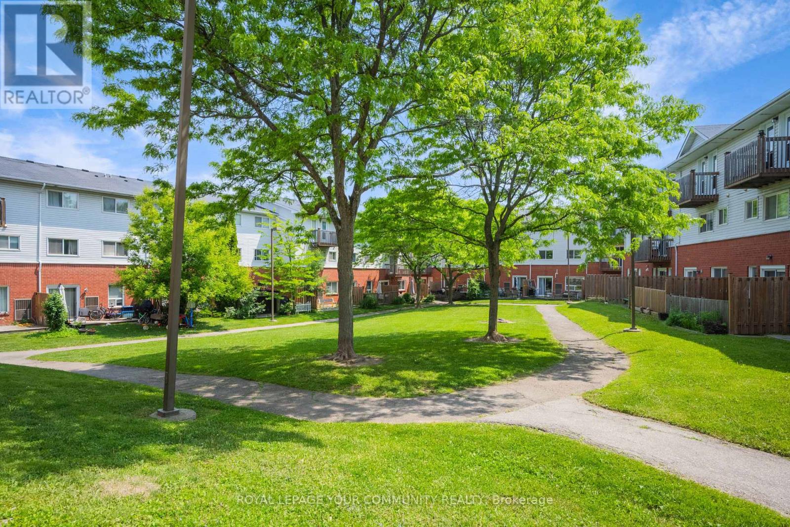 17 Wylie Circle, Halton Hills, Ontario  L7G 5M1 - Photo 4 - W12202675
