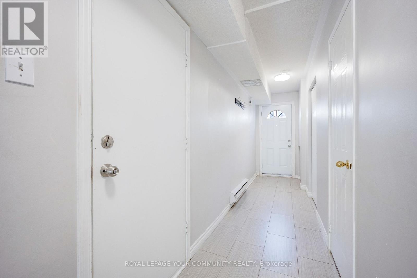 17 Wylie Circle, Halton Hills, Ontario  L7G 5M1 - Photo 5 - W12202675