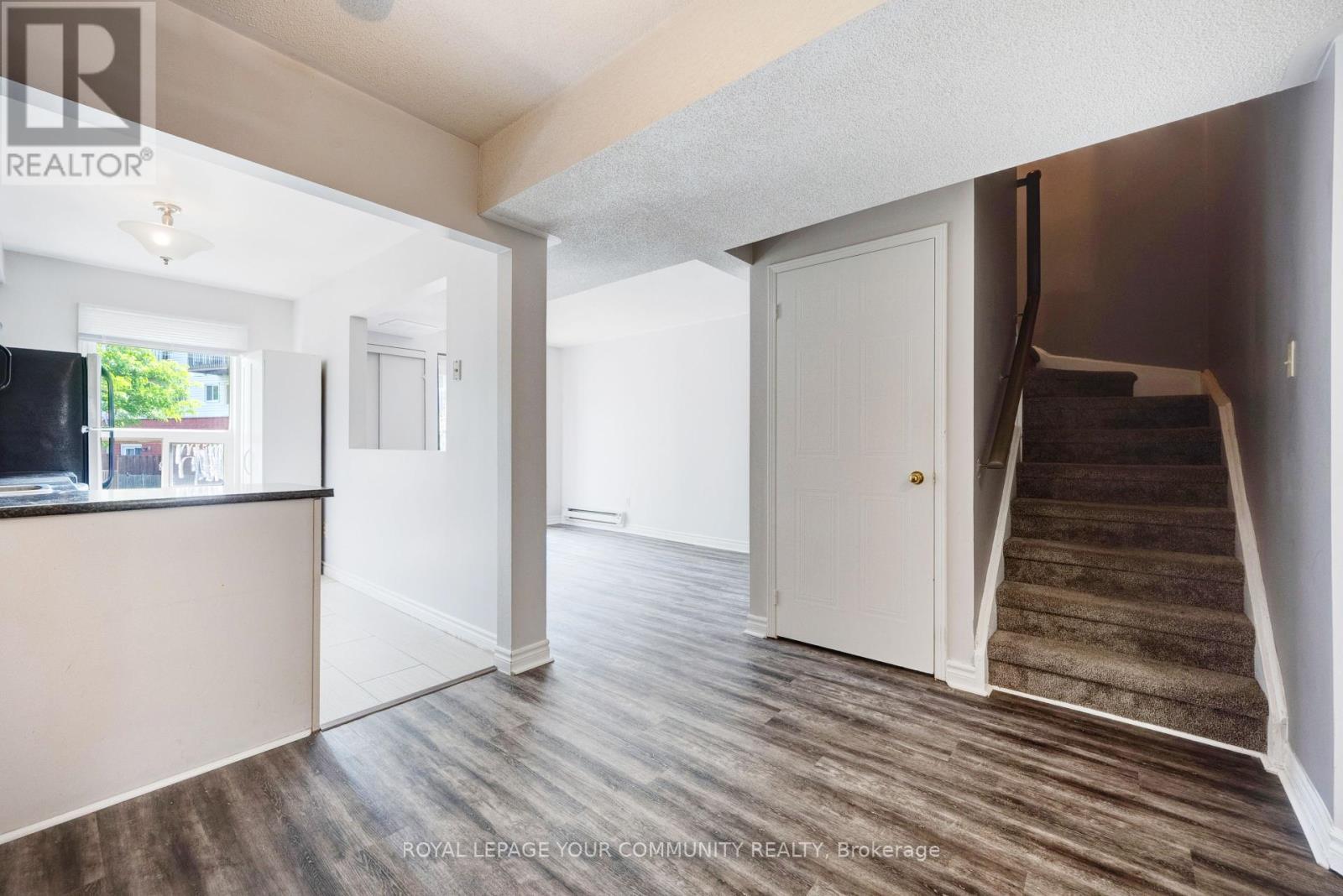 17 Wylie Circle, Halton Hills, Ontario  L7G 5M1 - Photo 6 - W12202675