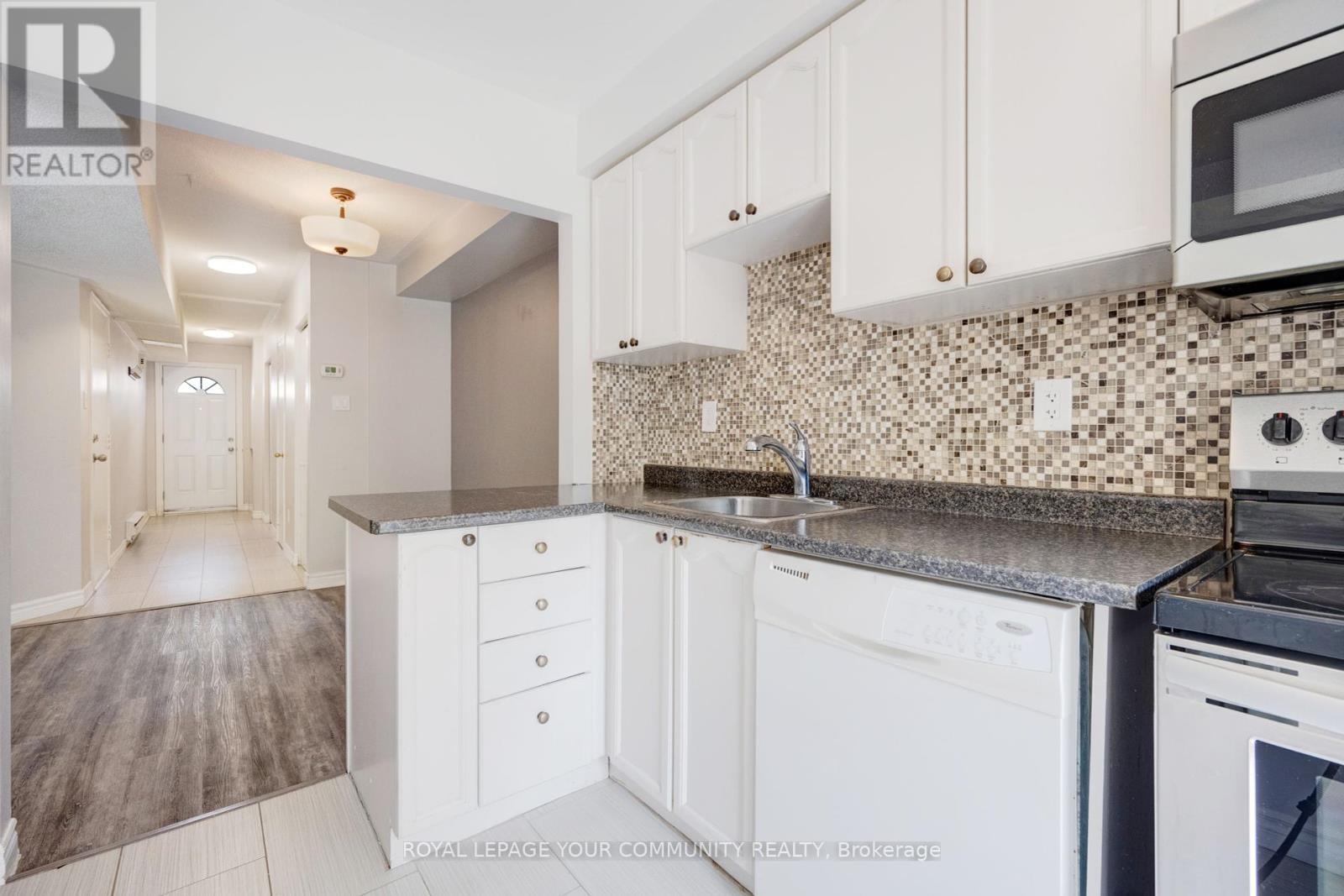 17 Wylie Circle, Halton Hills, Ontario  L7G 5M1 - Photo 7 - W12202675