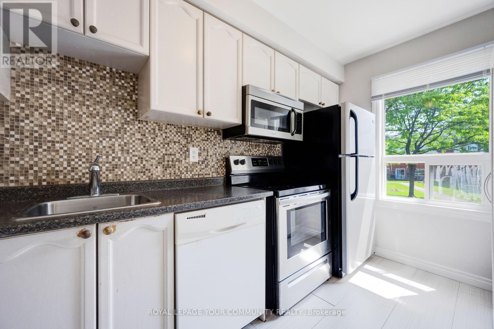 17 Wylie Circle, Halton Hills, Ontario  L7G 5M1 - Photo 9 - W12202675
