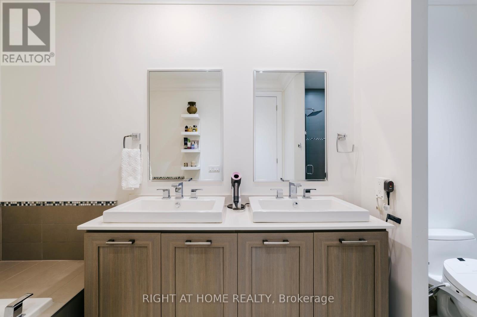 804 - 2470 Prince Michael Drive, Oakville, Ontario  L6H 0G9 - Photo 22 - W12202708