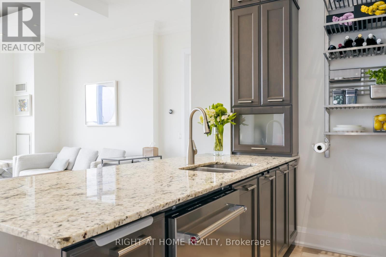 804 - 2470 Prince Michael Drive, Oakville, Ontario  L6H 0G9 - Photo 6 - W12202708