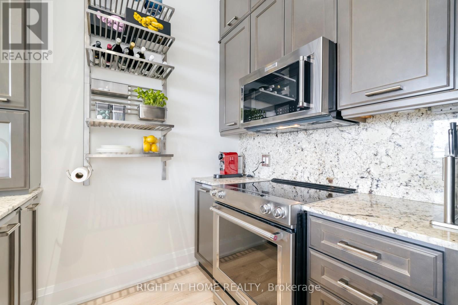 804 - 2470 Prince Michael Drive, Oakville, Ontario  L6H 0G9 - Photo 7 - W12202708