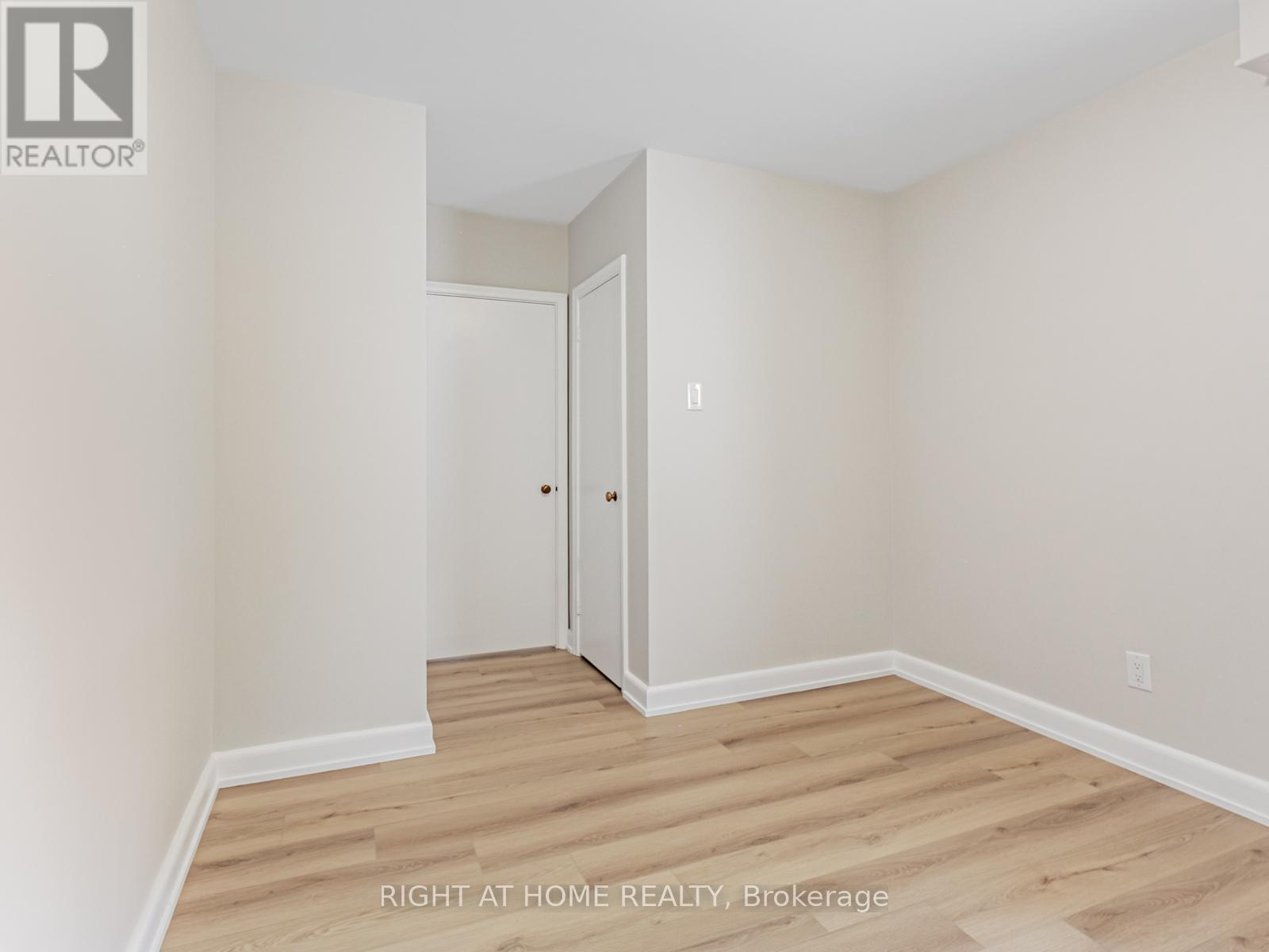 26 Saybrook Avenue, Toronto, Ontario  M8Z 2V4 - Photo 11 - W12202726