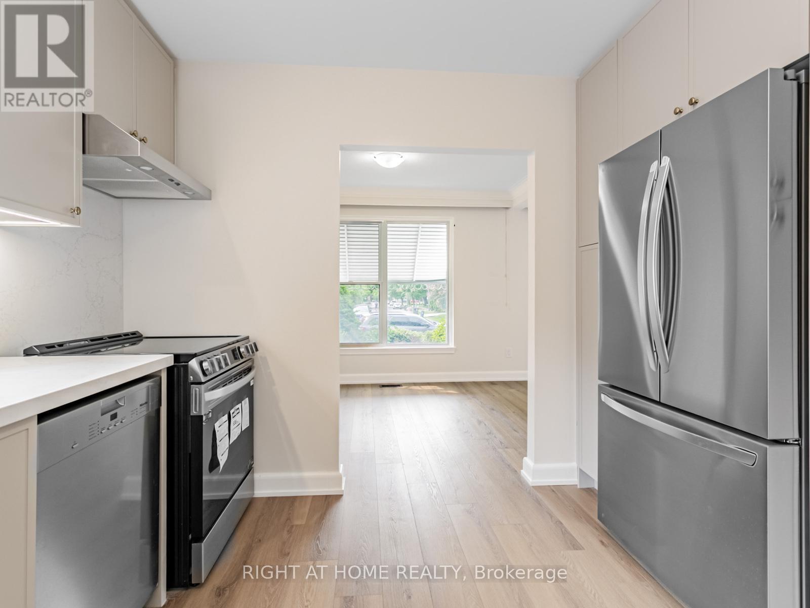 26 Saybrook Avenue, Toronto, Ontario  M8Z 2V4 - Photo 3 - W12202726