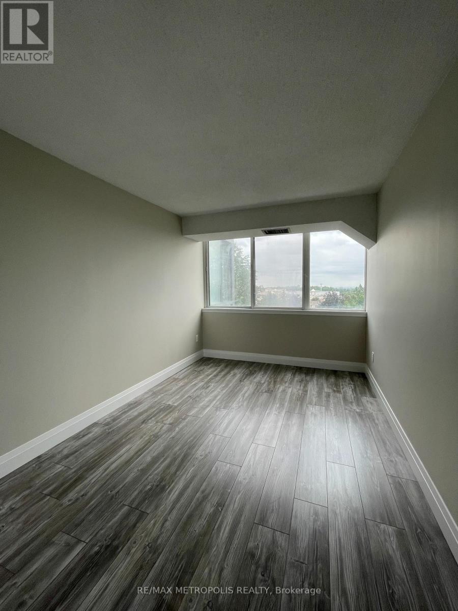 506 - 350 Webb Drive, Mississauga, Ontario  L5B 3W4 - Photo 10 - W12202754