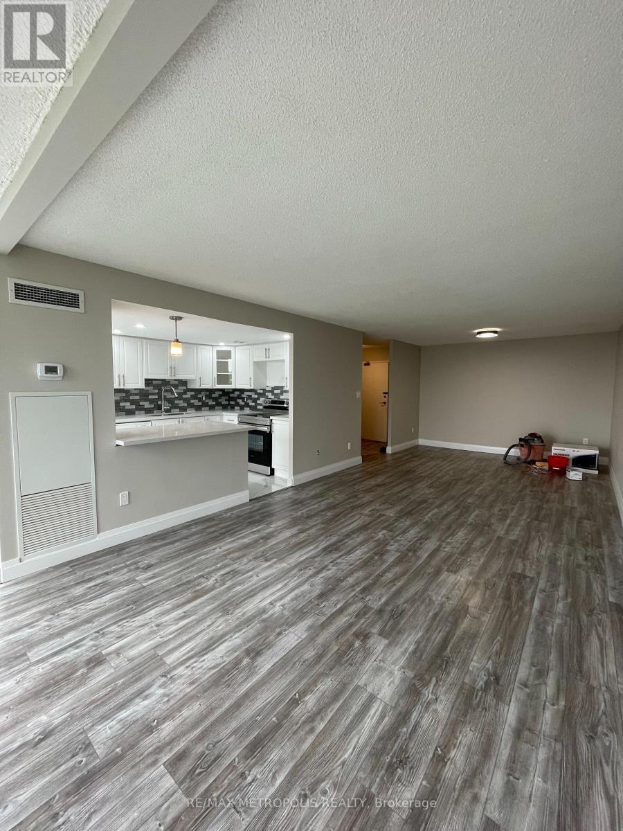 506 - 350 Webb Drive, Mississauga, Ontario  L5B 3W4 - Photo 3 - W12202754