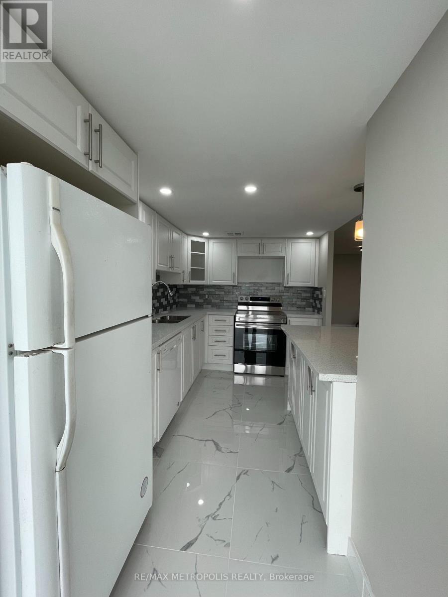 506 - 350 Webb Drive, Mississauga, Ontario  L5B 3W4 - Photo 4 - W12202754