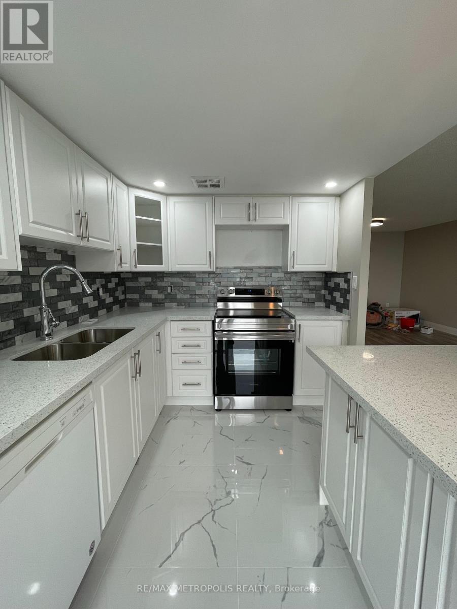 506 - 350 Webb Drive, Mississauga, Ontario  L5B 3W4 - Photo 5 - W12202754