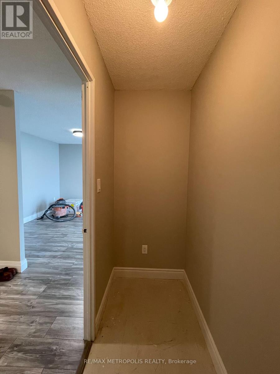 506 - 350 Webb Drive, Mississauga, Ontario  L5B 3W4 - Photo 9 - W12202754