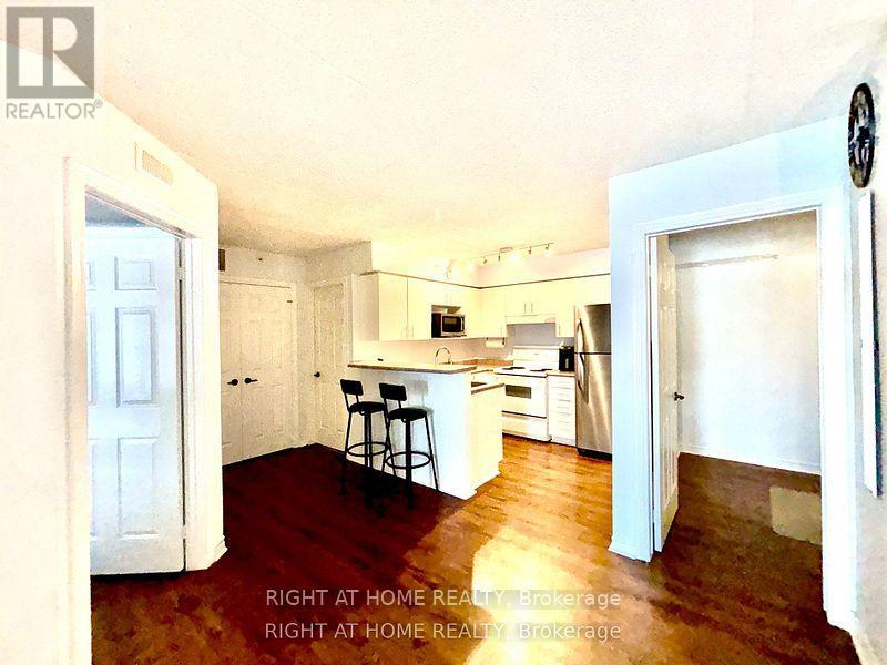 206 - 4025 Kilmer Drive, Burlington, Ontario  L7M 4M5 - Photo 2 - W12202756
