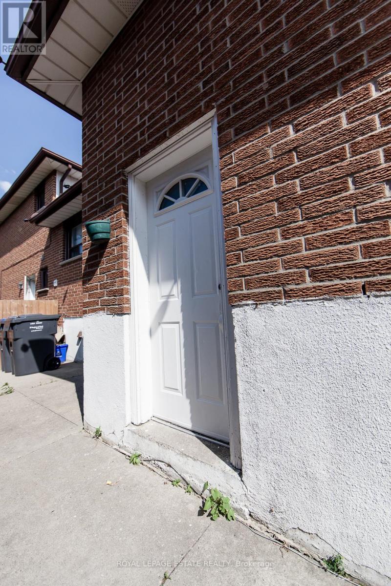 Bsmt #2 - 4129 Brandon Gate Drive, Mississauga, Ontario  L4T 3P3 - Photo 2 - W12202792