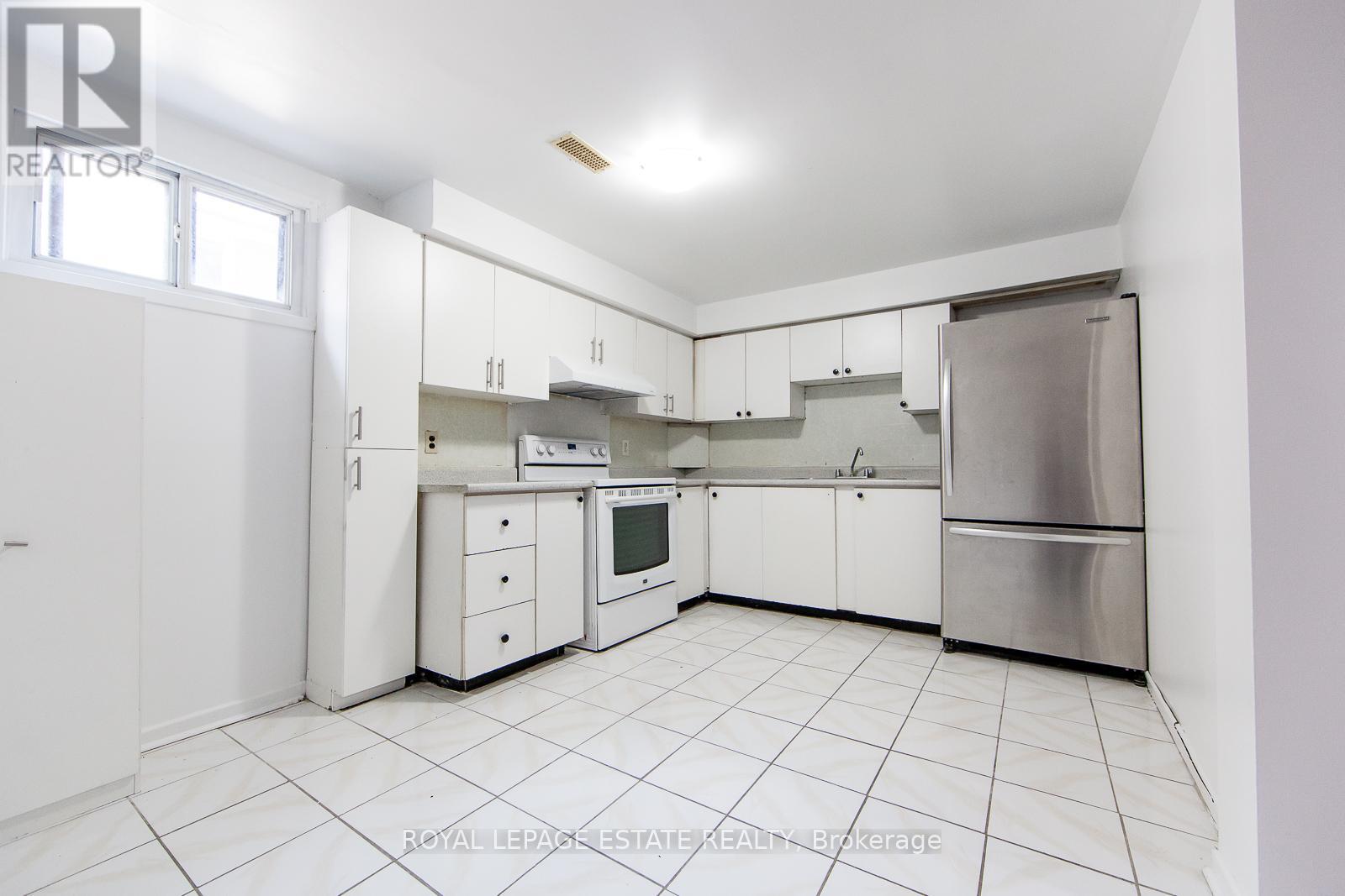 Bsmt #2 - 4129 Brandon Gate Drive, Mississauga, Ontario  L4T 3P3 - Photo 5 - W12202792