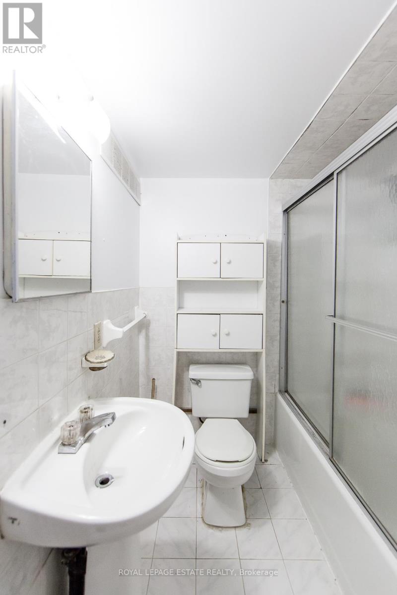 Bsmt #2 - 4129 Brandon Gate Drive, Mississauga, Ontario  L4T 3P3 - Photo 8 - W12202792